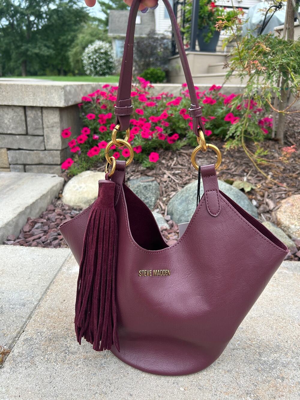 Steve Madden Bucket Bag
Bloodstone burgundy faux leather